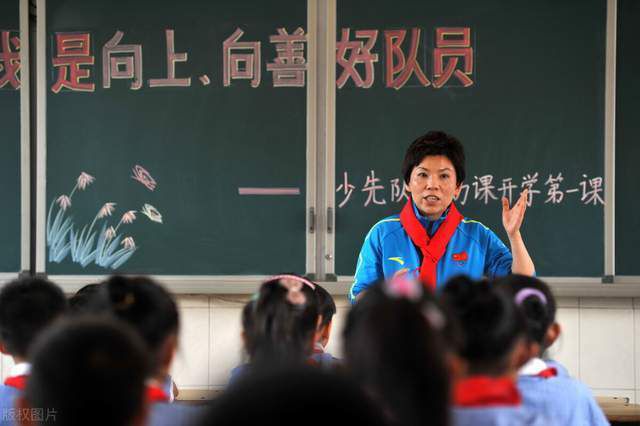 其实上半场我们踢得很不错，而下半场比赛我们必须多利用边路进攻，并加速速度，大家做得很好。